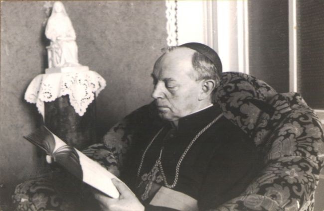 Bp Adolf Piotr Szelążek - biskup pomocniczy w Płocku (1918-1925), następnie biskup łucki (1926-1950)