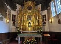 Wnętrze sanktuarium Matki Bożej Szkaplerznej w Tarnowie