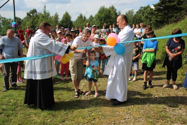 Otwarcie kompleksu boisk w ośrodku Caritas w Szczyrku