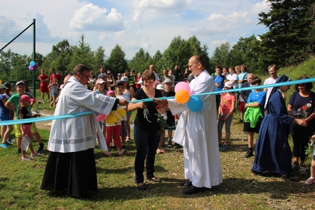 Otwarcie kompleksu boisk w ośrodku Caritas w Szczyrku