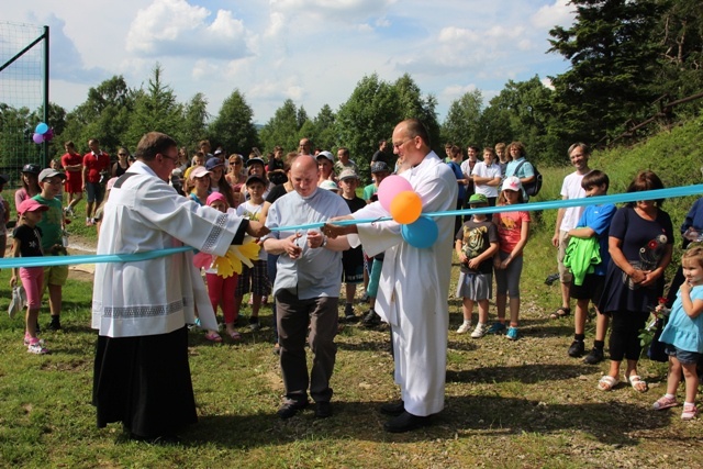 Otwarcie kompleksu boisk w ośrodku Caritas w Szczyrku