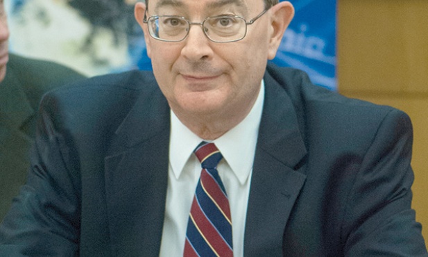 George Weigel (ur. 1951) amerykański pisarz, teolog, biograf papieża Jana Pawła II, członek waszyngtońskiego Ethics and Public Policy Center