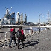Tzw. Most Kobiety w porcie Buenos Aires – dzieło Santiago Calatravy – nawiązuje do sylwetki tancerki tango 
