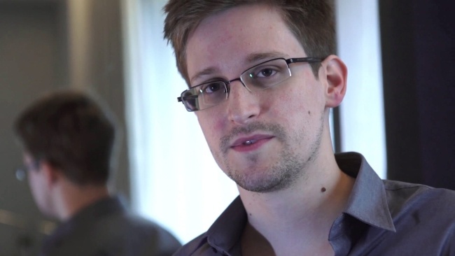 Snowden prosi o azyl w Rosji 