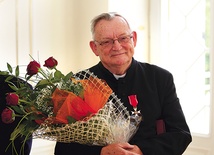  Koszęciński kapłan otrzymał jedno z najwyższych polskich odznaczeń