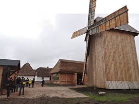  W sobotę 13 lipca oficjalnie otwarto Skansen Łęczyckiej Zagrody Chłopskiej