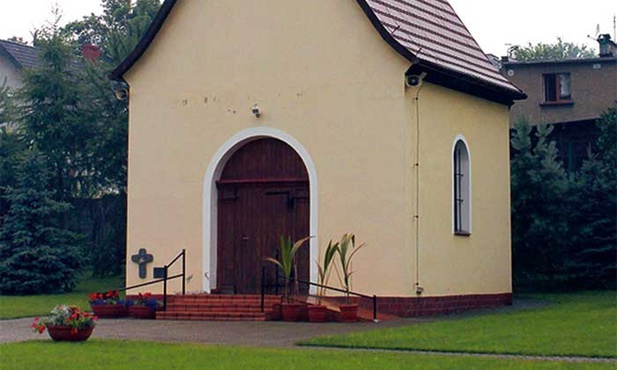 W tej kaplicy spotykają się w drugie wtorki miesiąca o godzinie 21