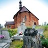 Kościół na cmentarzu  w Wielgiem  