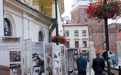 Plansze poświęcone wydarzeniom lubelskiego lipca można było zobaczyć na Krakowskim Przedmieściu