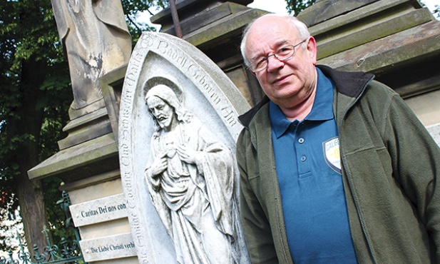  Pierwsze poniemieckie nagrobki już odnowiono. Ks. Marian planuje kolejne prace renowacyjne