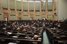 Sondaż: 40 proc. poparcia dla PiS