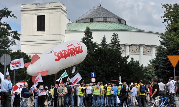 Rząd kontra związki - kto jest droższy