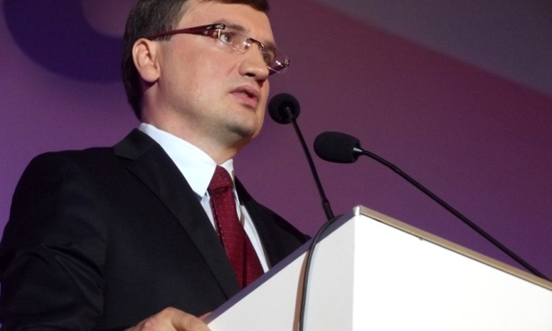 Ziobro nie stawi się na komisji. Chce jej jawności