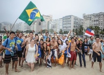 Młodzi na Copacabana witają papieża