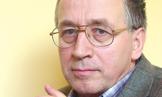 Ojciec Józef Augustyn, jezuita, profesor Ignatianum w Krakowie, autor wielu książek z zakresu pedagogiki chrześcijańskiej i życia duchowego, kierownik duchowy, duszpasterz i rekolekcjonista, redaktor naczelny kwartalnika „Życie Duchowe”. Ma 63 lata. 