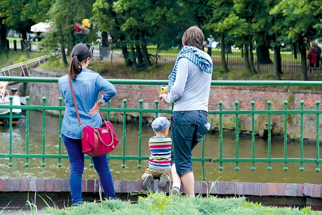 Szczęśliwa i kochająca się, pełna rodzina to pragnienie każdego małżeństwa