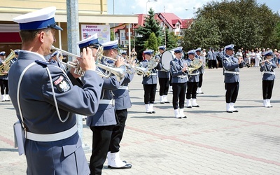 Koncert z pokazem musztry paradnej daje Orkiestra Komendy Wojewódzkiej Policji z Wrocławia