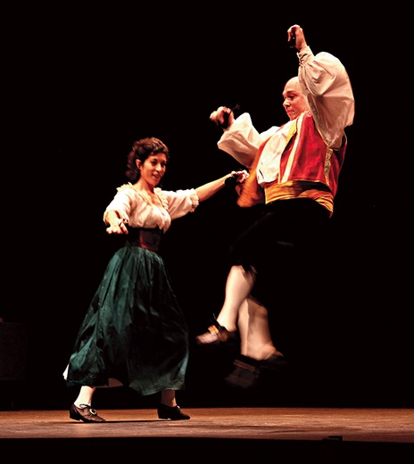  Goście z Półwyspu Iberyjskiego podczas finałowej gali odkryją przed widzami kolejne oblicza dworskiego tańca hiszpańskiego