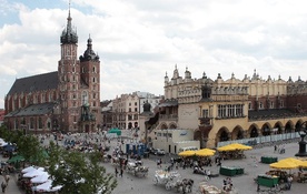 Korona wraca na wieżę krakowskiego kościoła mariackiego