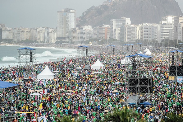 Ponad 3 mln ludzi modliło się na najbardziej znanej plaży Copacabana w czasie Mszy św. na zakończenie ŚDM w Rio de Janeiro
