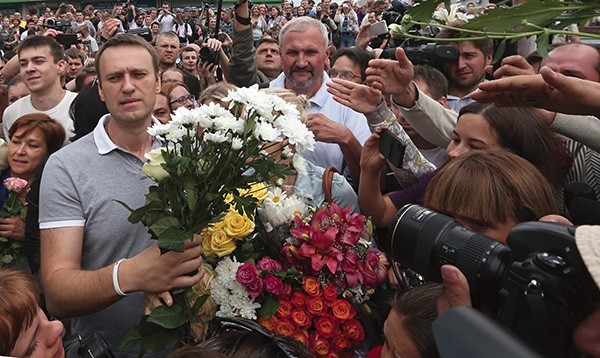 Powrót Nawalnego z więzienia do Moskwy (na zdjęciu powitanie na Dworcu Jarosławskim) stał się wstępem do jego walki o urząd mera stolicy Rosji, która rozstrzygnie się 8 września. 