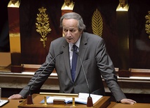 Roger-Gérard Schwartzenberg, szef parlamentarzystów Lewicowej Partii Radykalnej. To on jest autorem ustawy zezwalającej we Francji na eksperymentowanie na ludzkich zarodkach. Jego partia doprowadziła też do legalizacji „małżeństw” homoseksualnych