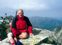 Szczyt im trudniej zdobyty, tym większą przynosi satysfakcję  – podkreśla K. Bywalec, na zdjęciu na Rysach (2503 m n.p.m.) 