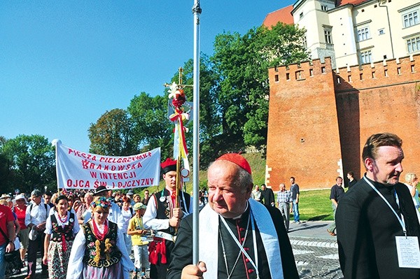 Pielgrzymie utrudzony drogą, złóż przed obliczem Czarnej Madonny wszystkie swoje troski i radości