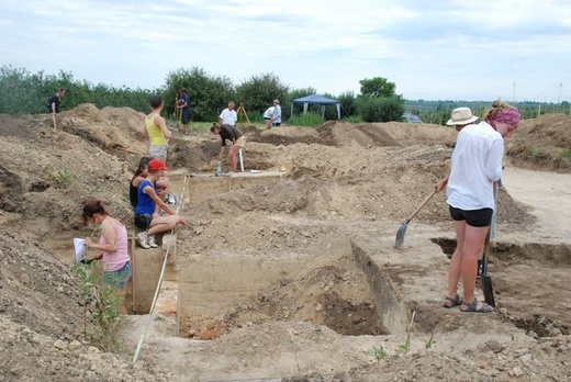 Badania archeologiczne w Złotej