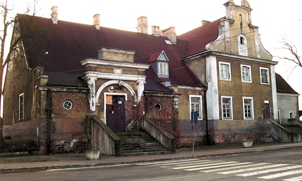 Dworzec w Sierpcu, który powinien być wizytówką miasta jest na razie „odstraszaczem” – uważają mieszkańcy miasta