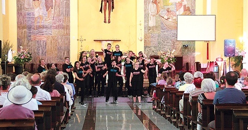 Young Continentals zaśpiewali dla publiczności zgromadzonej w gdyńskim kościele Chrystusa Króla