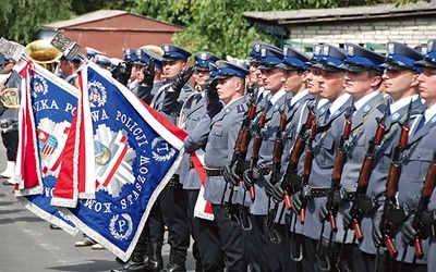  Staszowscy policjanci otrzymali nowy budynek komendy
