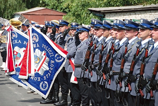  Staszowscy policjanci otrzymali nowy budynek komendy