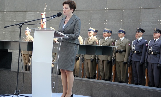 Prezydent Warszawy przypomniała, że przez lata zamiast oznaczeń i należnej wdzięczności powstańcy odbierali wyroki i doświadczali upokorzeń