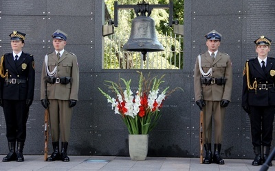 Na Murze Pamięci wyryto nazwiska 11 tys. poległych w Powstaniu żołnierzy AK