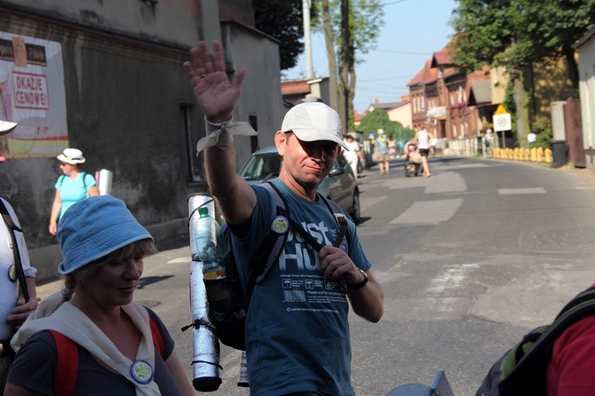 68. Pielgrzymka Rybnicka - dzień 3. - postój w Miasteczku Śl. 