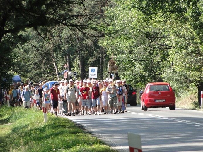 68. Pielgrzymka Rybnicka -dzień 3. - droga z Miasteczka Śl. do Miotka