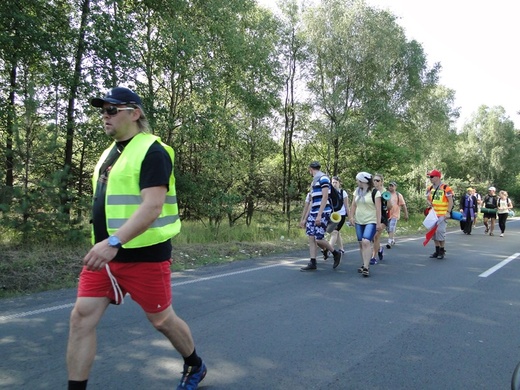 68. Pielgrzymka Rybnicka -dzień 3. - droga z Miasteczka Śl. do Miotka