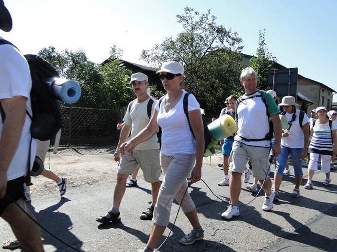 68. Pielgrzymka Rybnicka - dzień 4. - droga do Wąsosza i postój