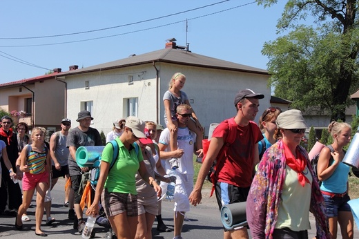 68. Pielgrzymka Rybnicka - dzień 4. - przedmieścia Częstochowy