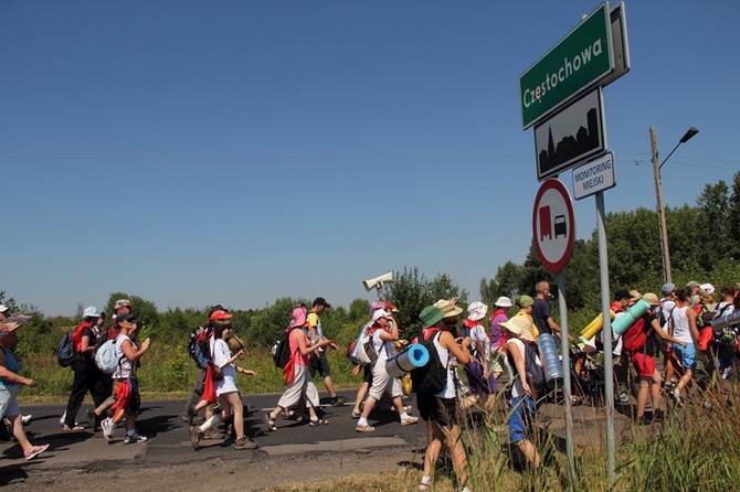 68. Pielgrzymka Rybnicka - dzień 4. - przedmieścia Częstochowy