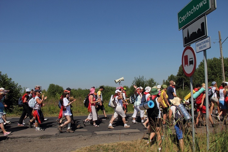 68. Pielgrzymka Rybnicka - dzień 4. - przedmieścia Częstochowy