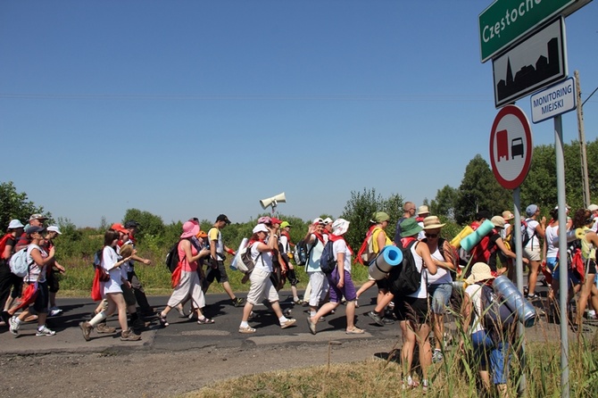 68. Pielgrzymka Rybnicka - dzień 4. - przedmieścia Częstochowy