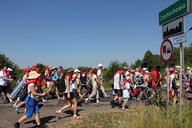 68. Pielgrzymka Rybnicka - dzień 4. - przedmieścia Częstochowy