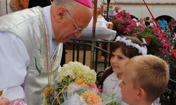 Eucharystii w Miedniewicach przewodniczył bp Józef Zawitkowski