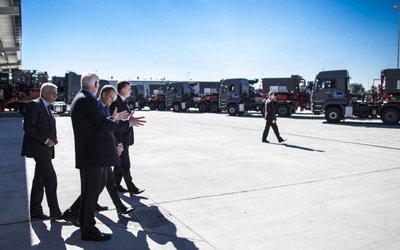 Premier Donald Tusk z wizytą w bazie United Oilfield Services w Łowiczu