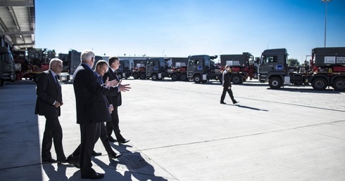 Premier Donald Tusk z wizytą w bazie United Oilfield Services w Łowiczu