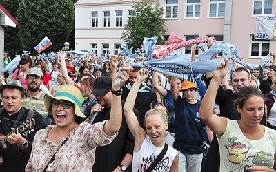  Każdego dnia pielgrzymki jest jakieś działanie ewangelizacyjne. Uczestniczą w nim wszyscy, łącznie z mieszkańcami danej miejscowości