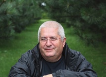 O. Jan Wojciech Góra urodził się 8 lutego 1948 roku w Prudniku koło Opola, doktor teologii, duszpasterz akademicki w Poznaniu, rekolekcjonista, prozaik, twórca i animator ośrodków duszpasterskich na Jamnej, w Hermanicach i nad Lednicą, organizator corocznych spotkań młodych Lednica 2000, pod Bramą  Rybą (Bramą III Tysiąclecia), twórca Domu Jana Pawła II nad Lednicą.