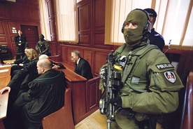 Andrzej Z. „Słowik” (siedzi na ławie oskarżonych) został uniewinniony przez Sąd Okręgowy w Warszawie